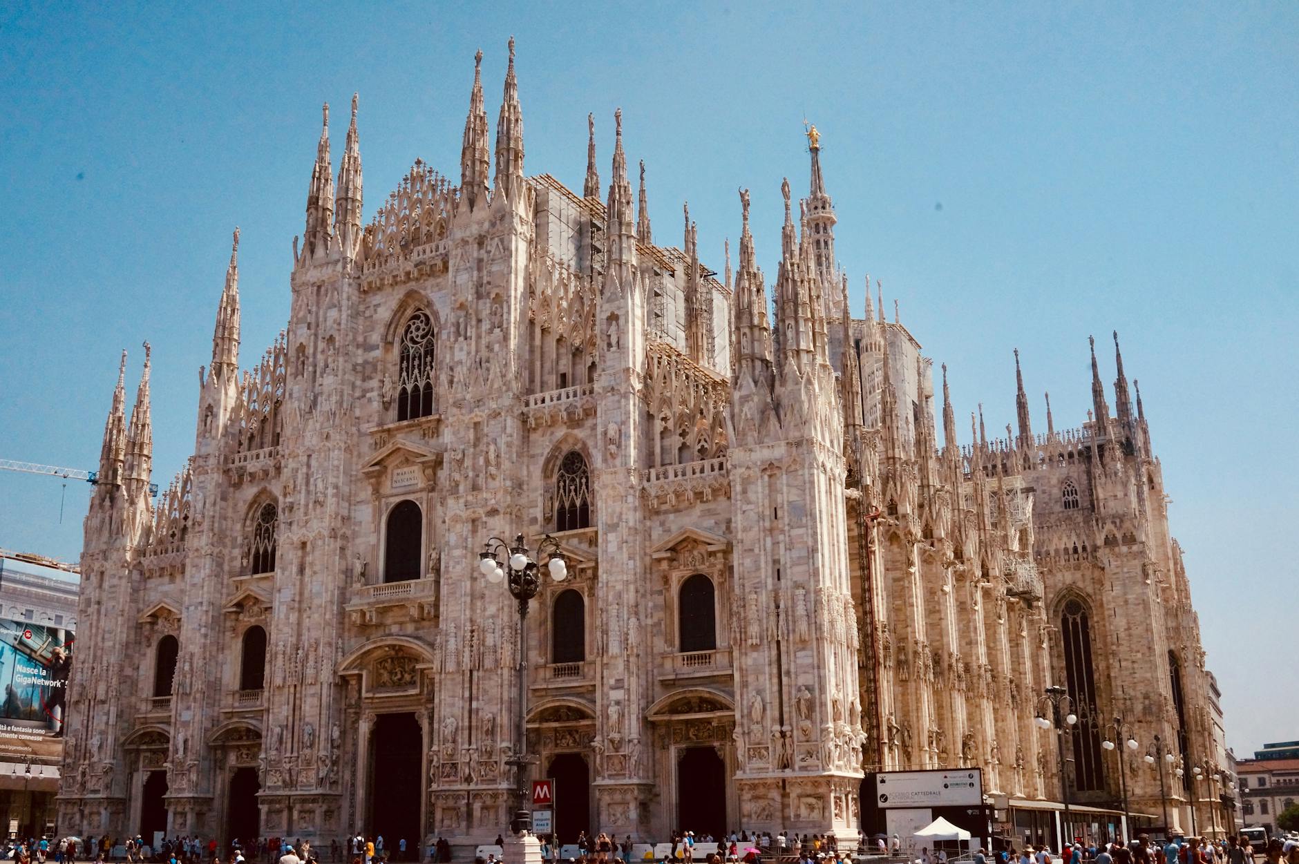 Best time to visit Milan Duomo cathedral on a sunny summer day