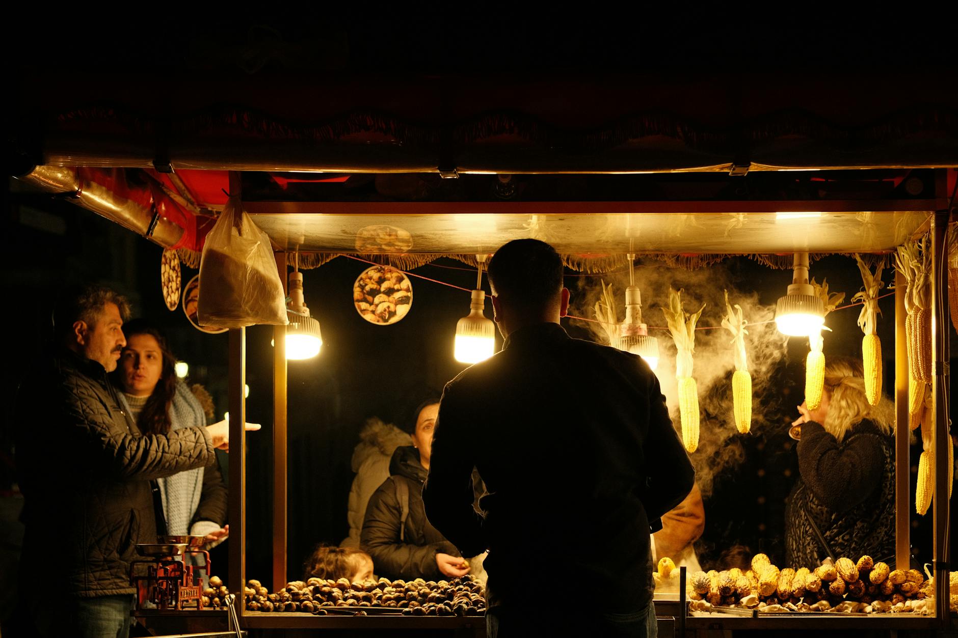 Things to do in Milan at night late-night food and street markets