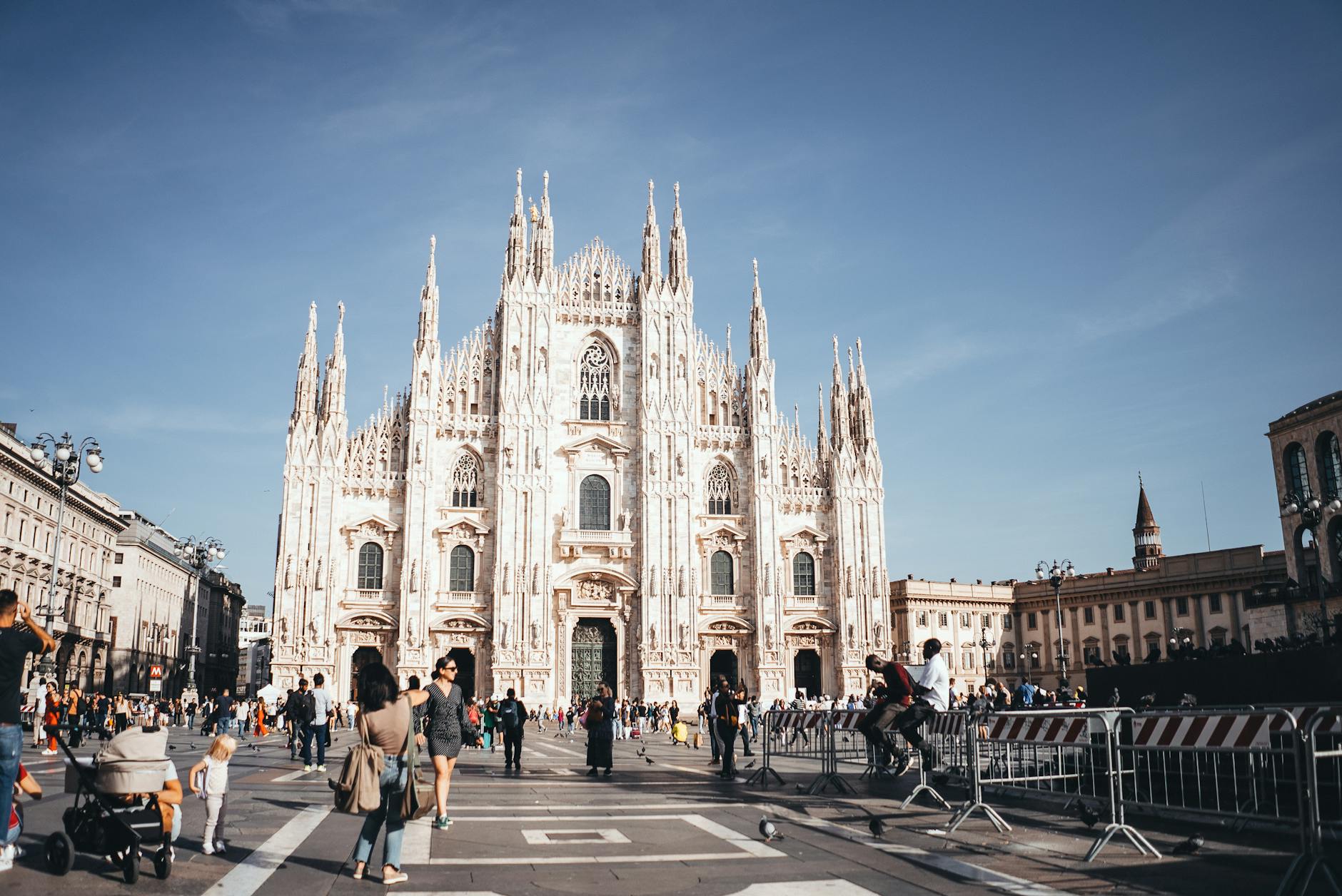 Things to do in Milan with kids family visiting the Duomo cathedral
