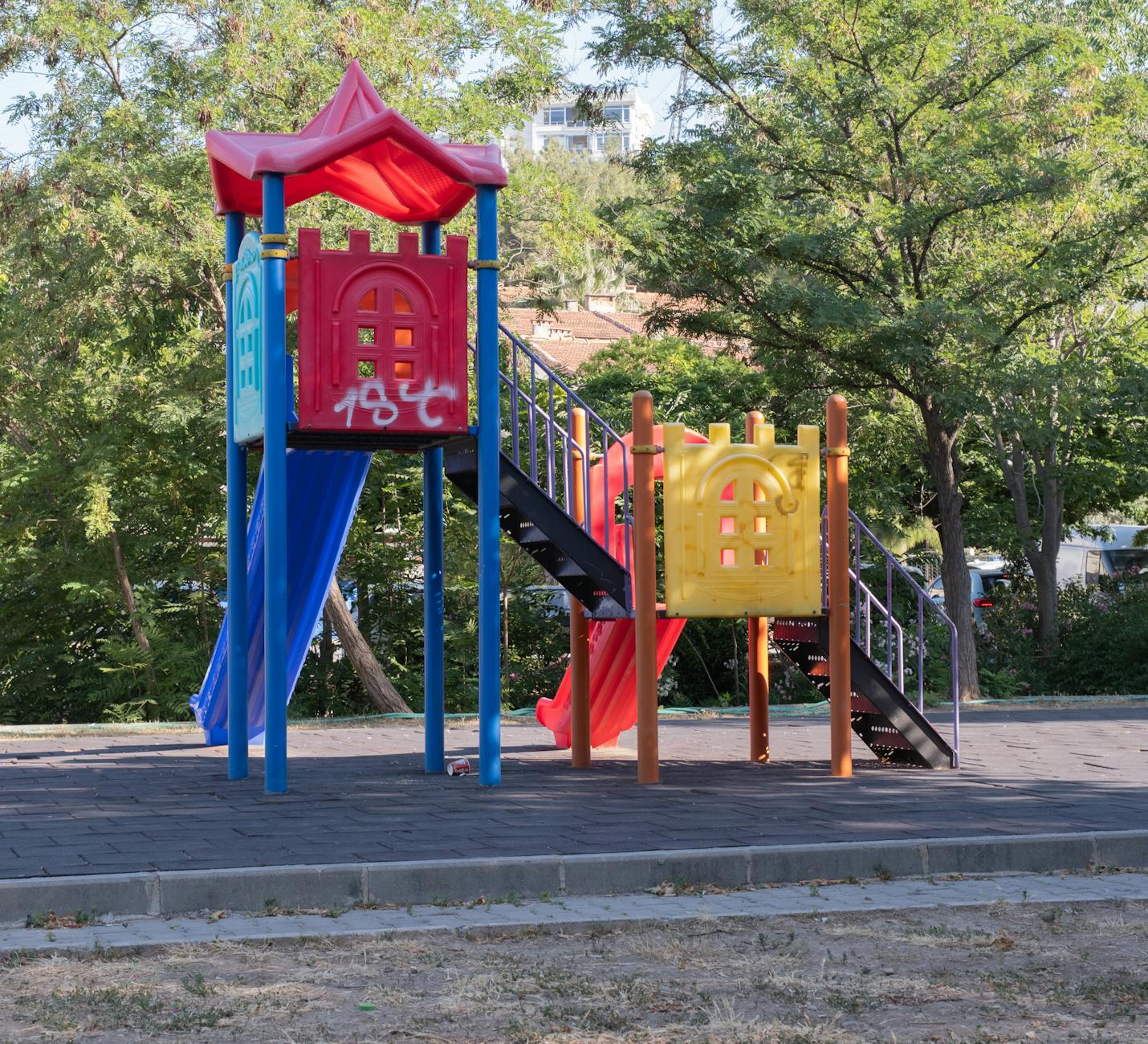 Things to do in Milan with kids playing in Parco Sempione